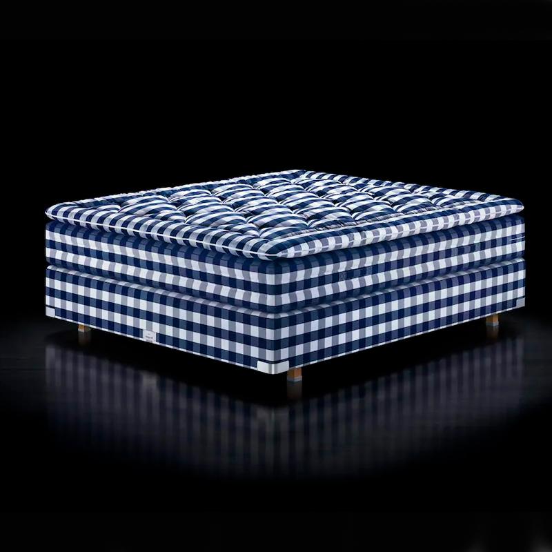 Cama de lujo muy cómoda de tela de cuadros azules y blancos 2000T by Hästens - bdhome Marbella