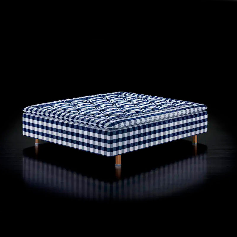 Cama de lujo de tela de cuadros azules y blancos Superia  by Hästens - bdhome Marbella